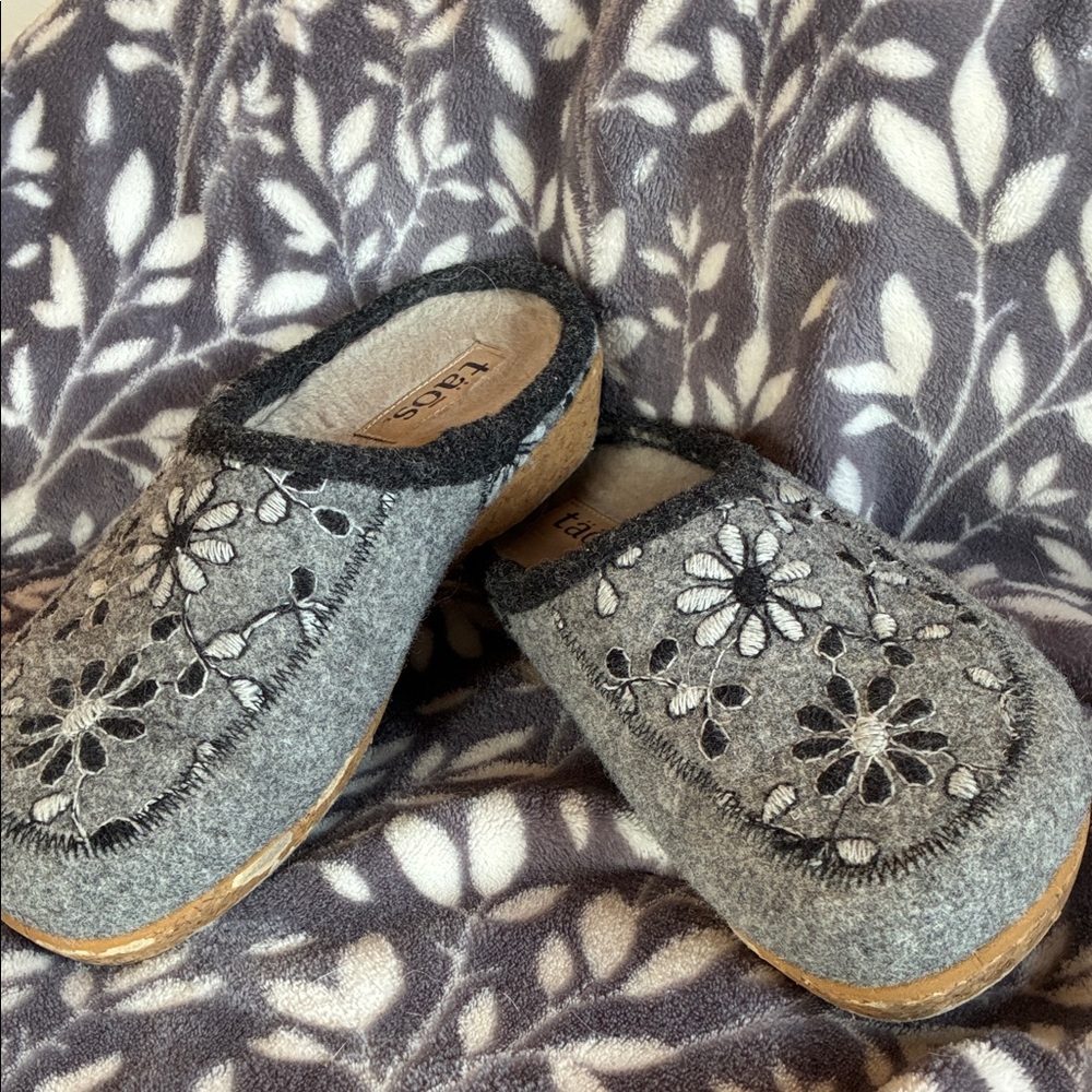 Taos Footwear Gray Floral Mules